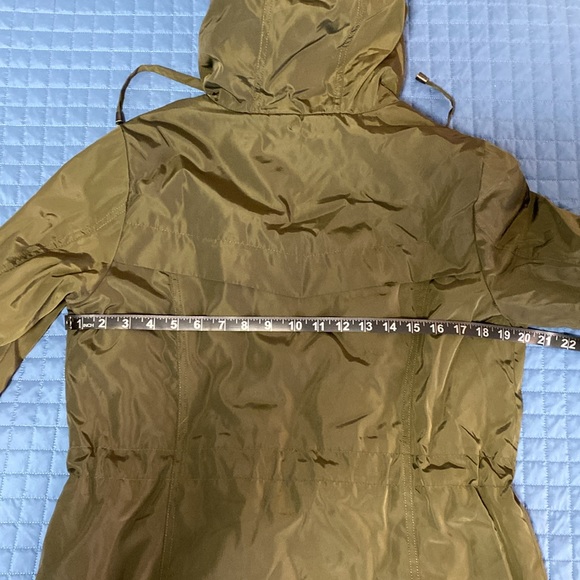 Sam Edelman Faux Fur Lined Water Repellent Hooded Raincoat - Picture 9 of 10